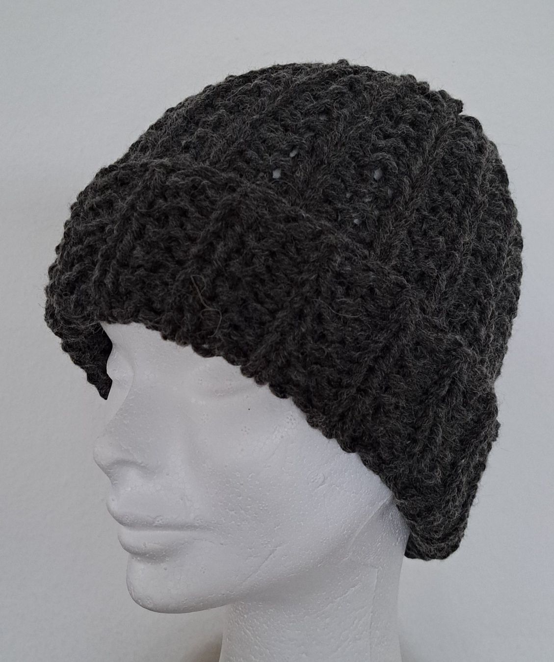 Hüte, Mützen & Caps: Handgestrickte Mütze _5 im Reliefmuster mit oder ohne Pompon – Neu und originalverpackt aus Romanshorn von Octa27 1