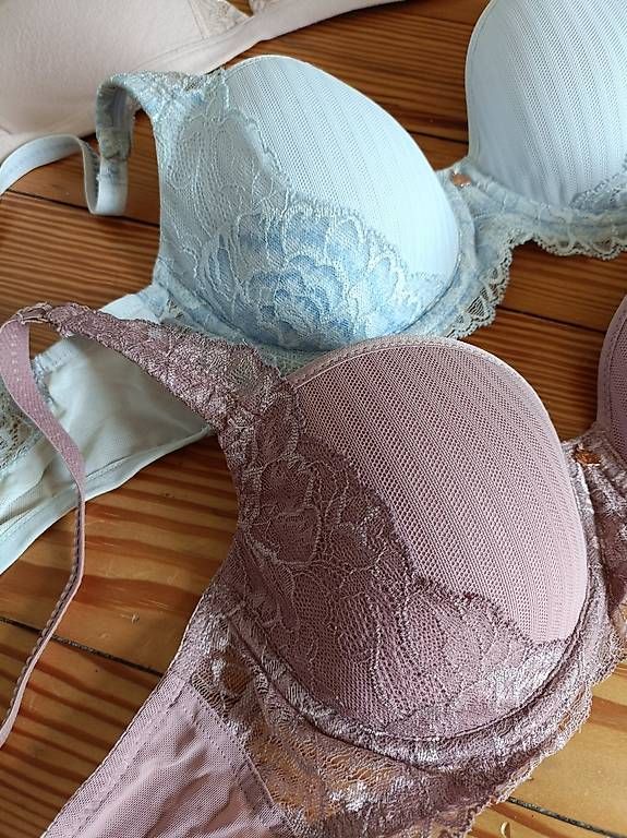 Sonstige Unterwäsche: Diverse hübsche BHs – Neu und originalverpackt aus Sissach von jgt_6k76 2