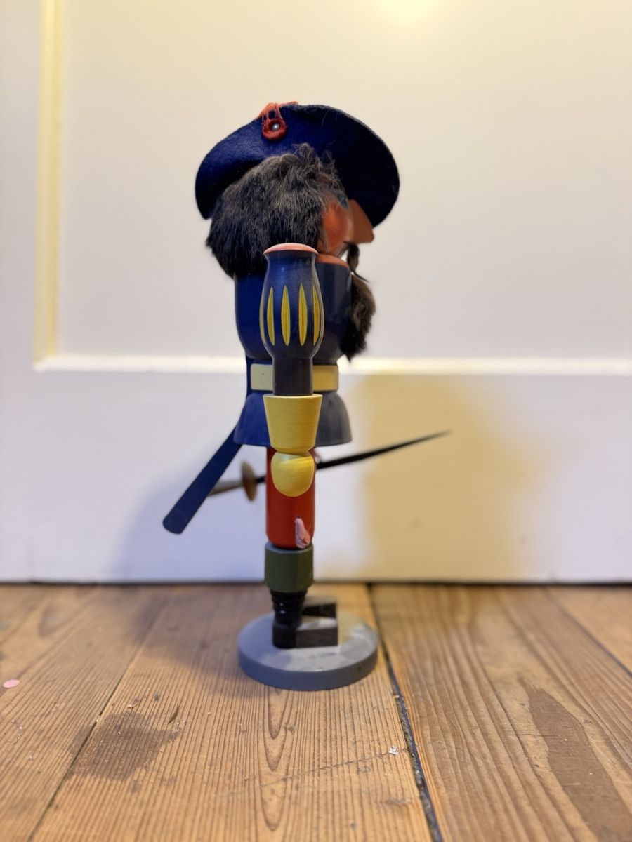 Statuette: Nussknacker Holz Figur blau rot – Usato da Luzern venduto da Laendi 1