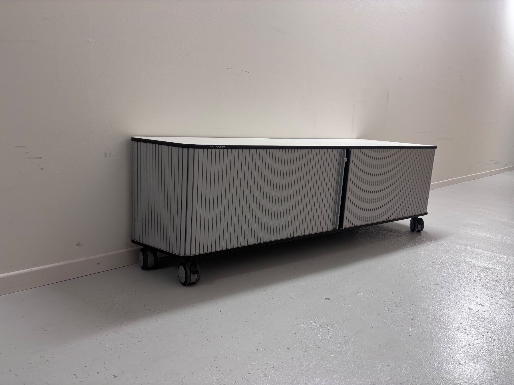 Banconi: Rolladen-Schrank auf Rollen, ideal als Sideboard – Usato da Wetzikon ZH venduto da Startrampe 1