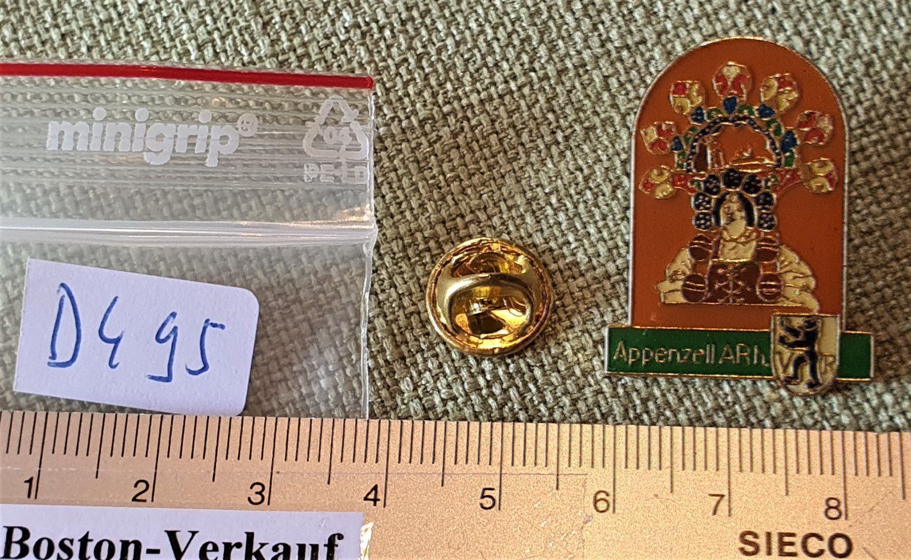 Plaketten & Abzeichen: D495 Pin Trachten Appenzell Ausserrhoden – Gebraucht aus Reinach BL von Boston-Verkauf 2