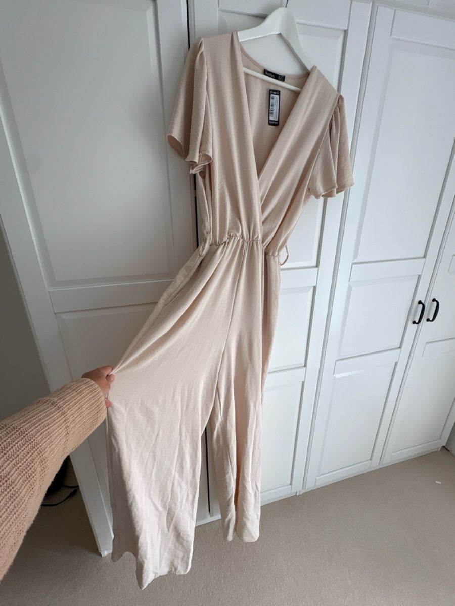 Tute: Beige Jumpsuit, Boohoo, 40 – Usato da Azmoos venduto da alix001