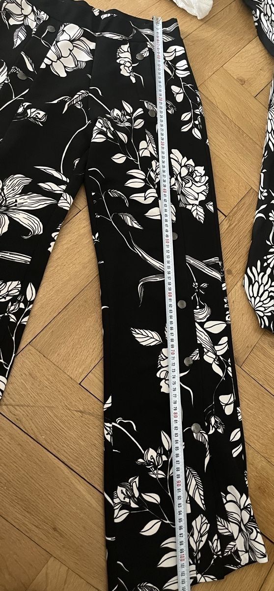 Lotti di vestiti: H&M Sommerbluse & Hose,  blumig-chic im Set – Nuovo (secondo la descrizione) da Olten venduto da sae_82z2 1