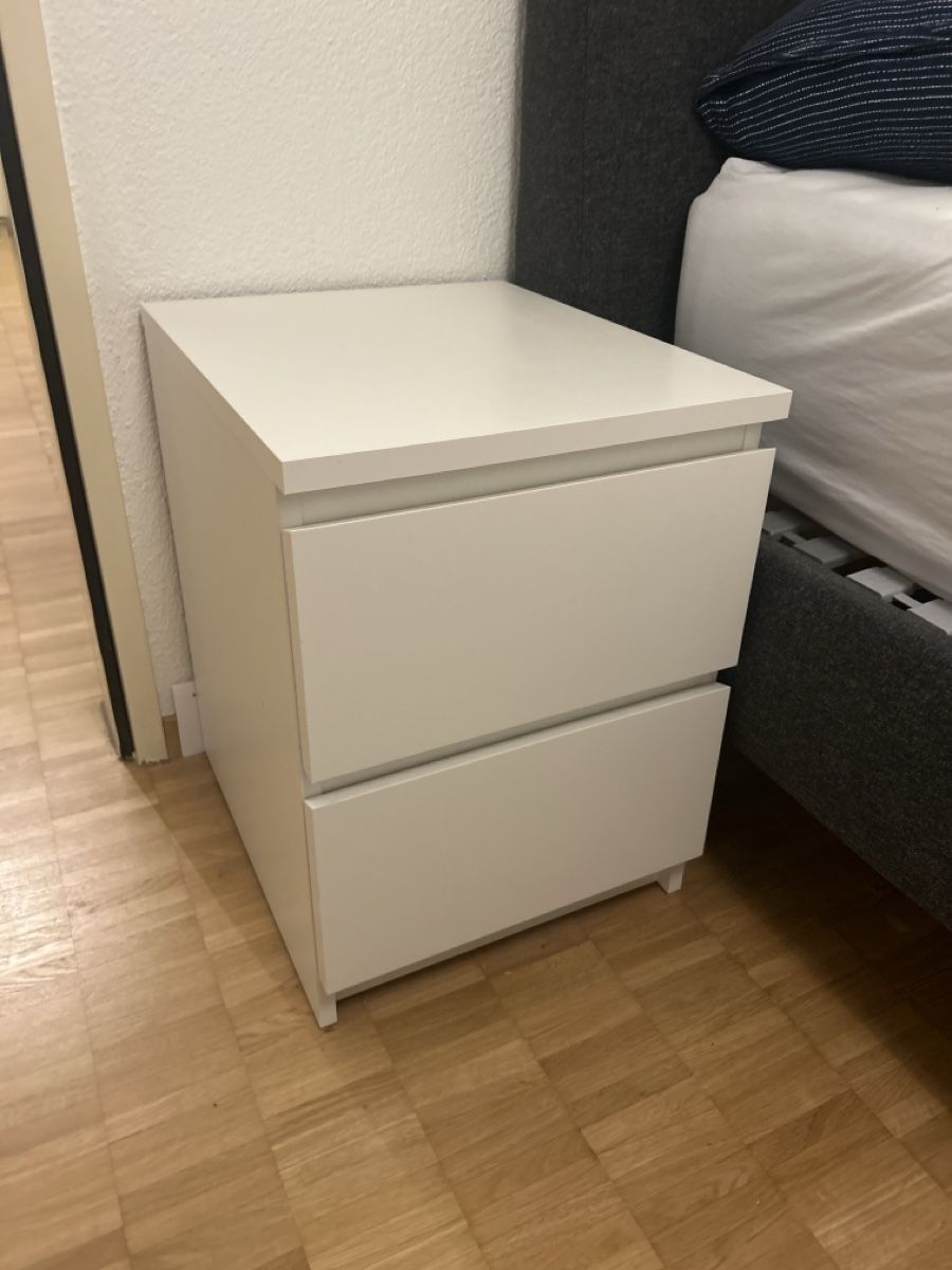 Comodini: Weisses Nachtkästchen mit 2 Schubladen – Usato da Thalwil venduto da lar_69hd 1