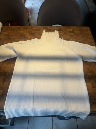Pull blanc col roulé maille torsadée