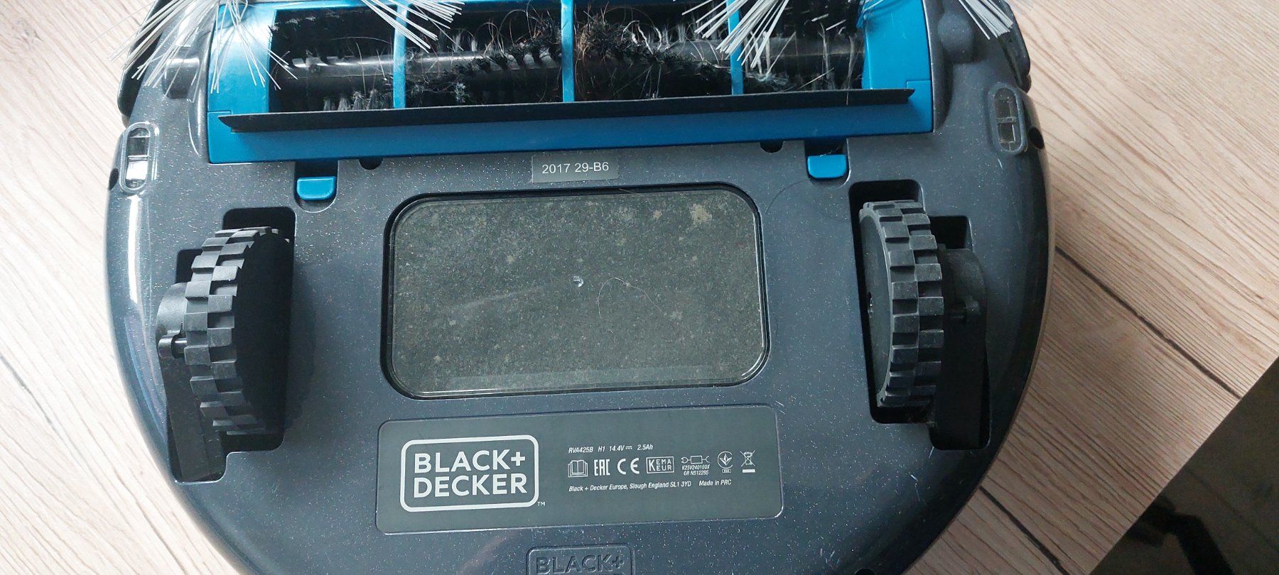 Aspirapolveri & Accessori: Saugroboter RVA425B - BLACK + DECKER – Usato da Bellach venduto da Card 1