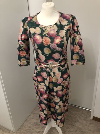 Elegantes Blumenkleid Gr. M *Te amo* mit Gürtel