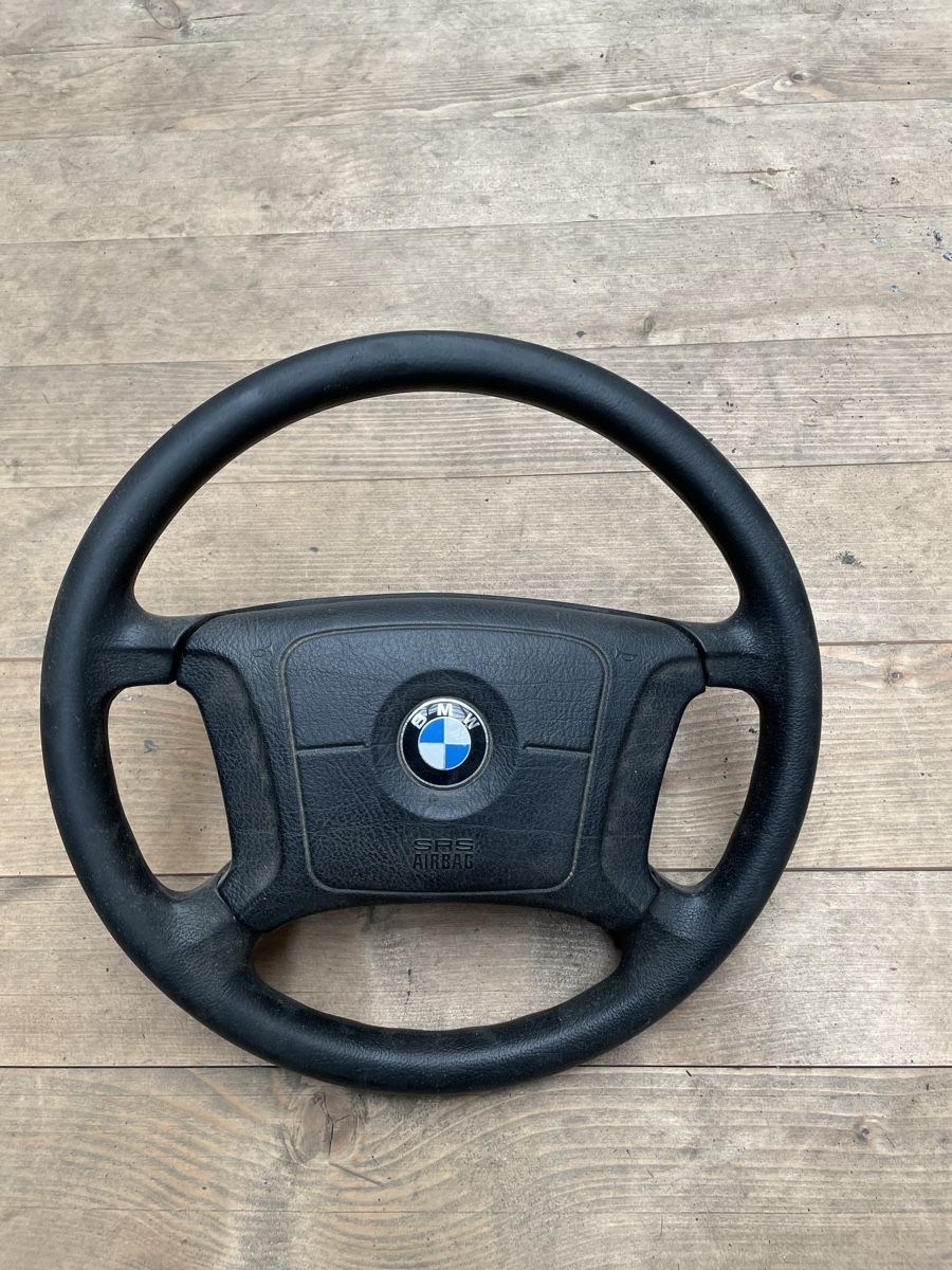 BMW Tutti pezzi di ricambio auto: BMW Lenkrad – Usato da Landiswil venduto da aerox94