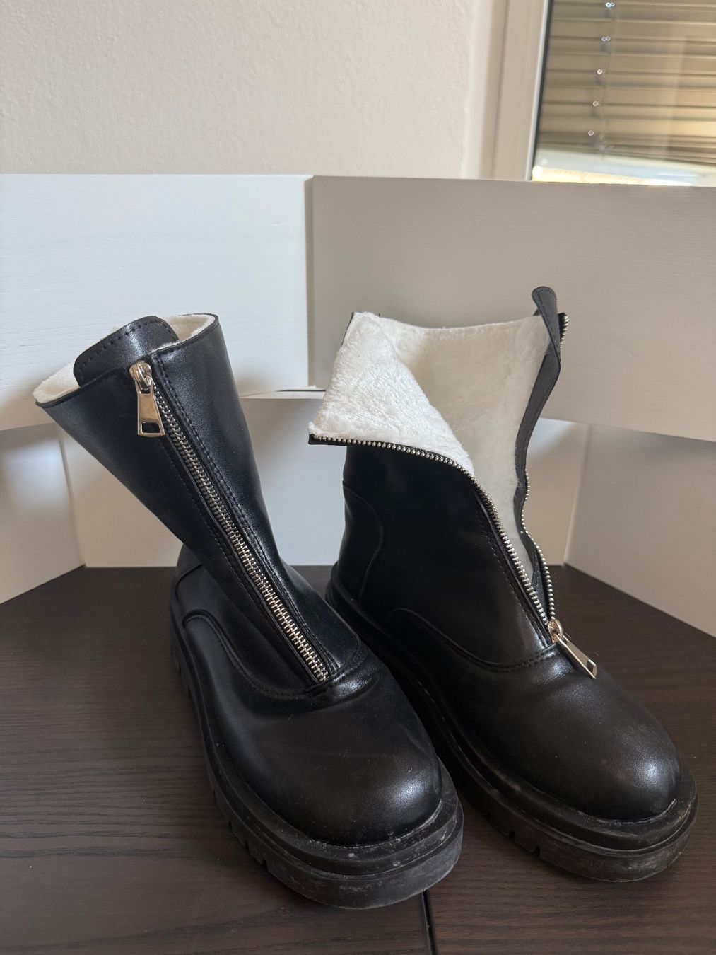 Chaussures femmes: Schwarze Winterstiefel Gr. 38 – D'occasion à Goldach par jil_vnd8