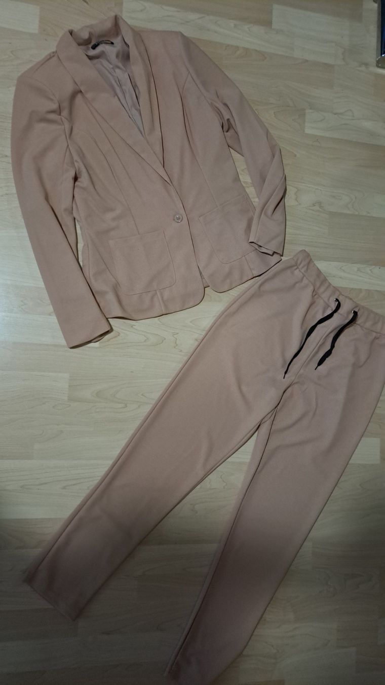 Completi & Tailleur: Anzug beige Gr. 38 – Nuovo (secondo la descrizione) da Winterthur venduto da Dream_of