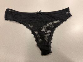 Schwarzer Tanga aus Spitze, Grösse L - Neu!