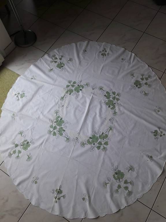 Tessuti: Nappe de table ronde brodée – Usato da Lutry venduto da mig_w7wf 1