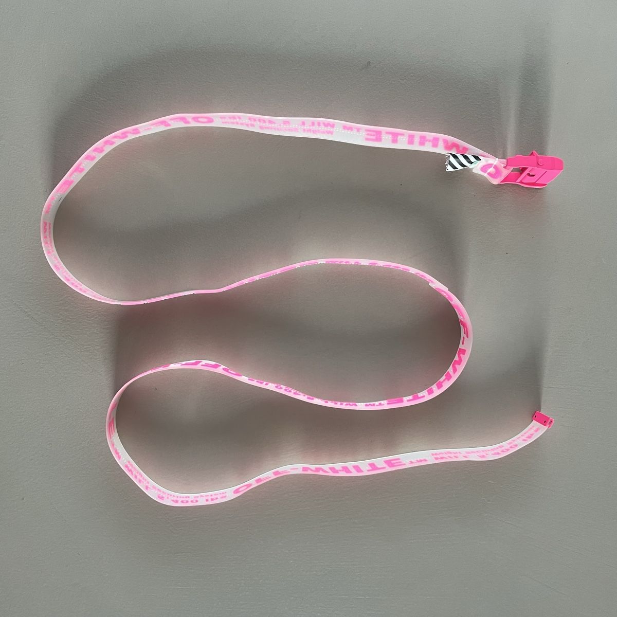 Off-White Cinture: OFF-WHITE Industrial Logo Rubber Belt 💖 – Usato da Zürich venduto da ClosetQueen 4