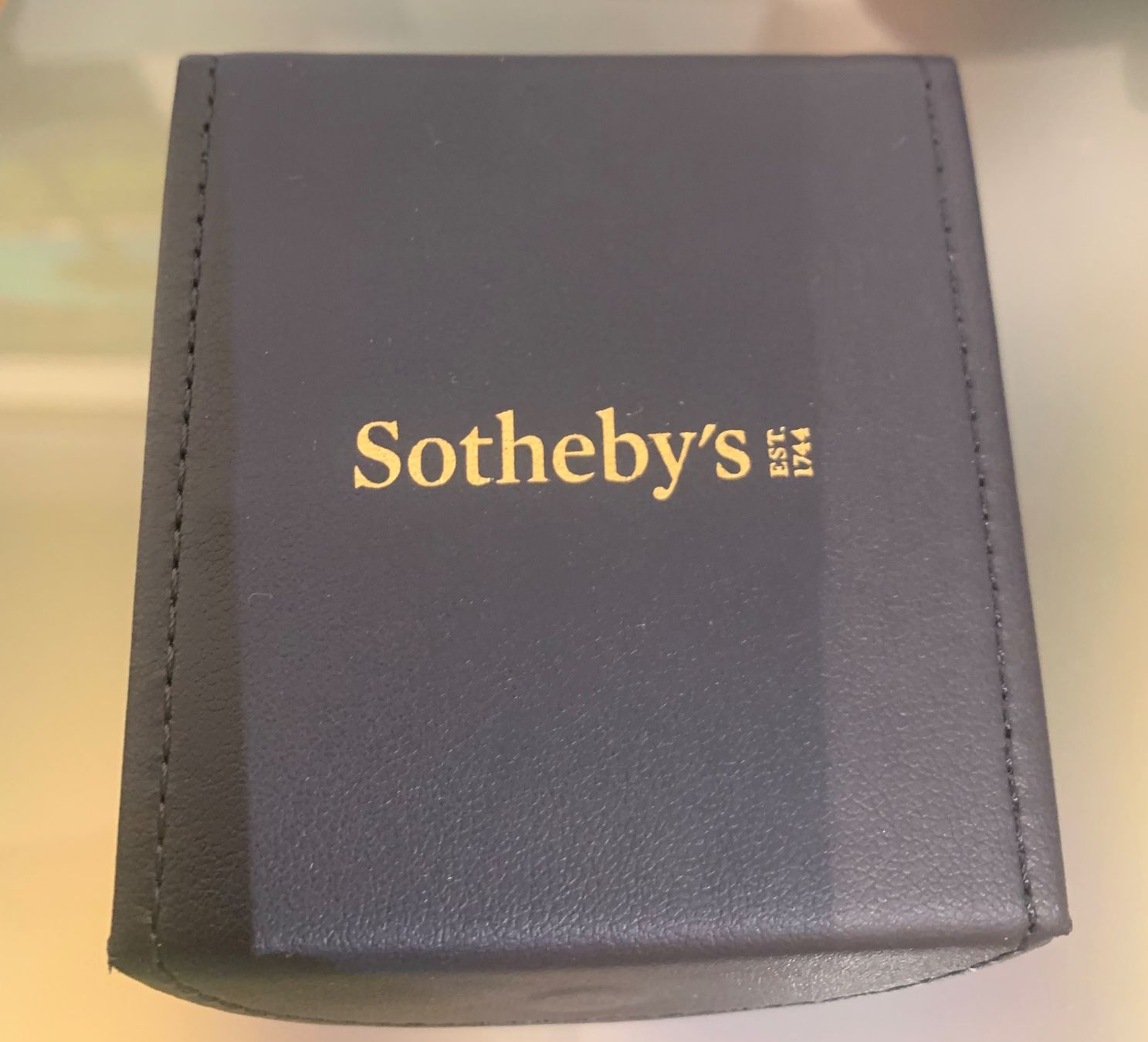 Schmuckkästen: Sotheby‘s Ringbox – Gebraucht aus Obernau von Antarctica4