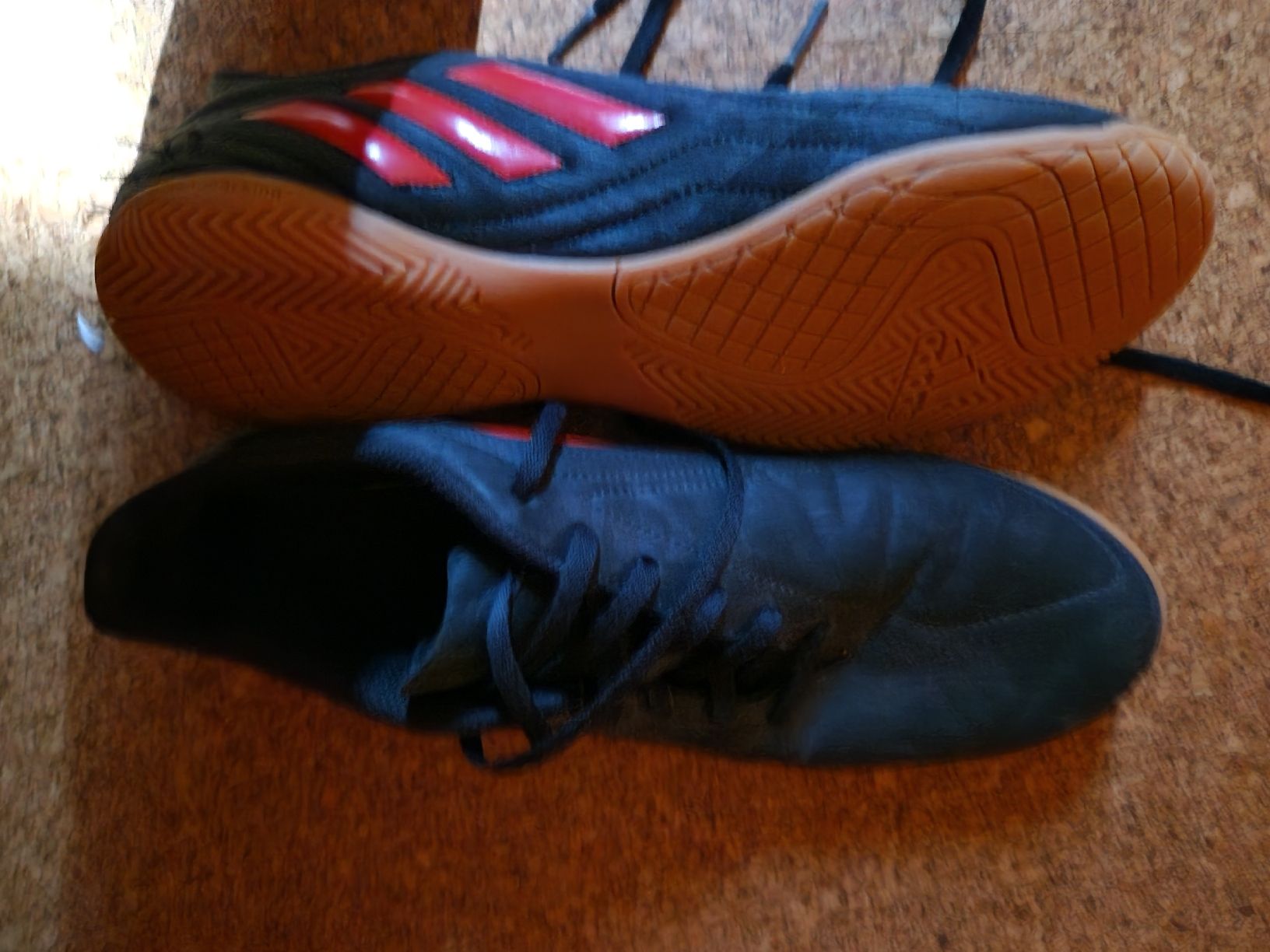 Adidas Schuhe für Jungen: Adidas Hallenschuhe Grösse 41 – Neu (gemäss Beschreibung) aus Bremgarten AG von ChristinevonArx24 1