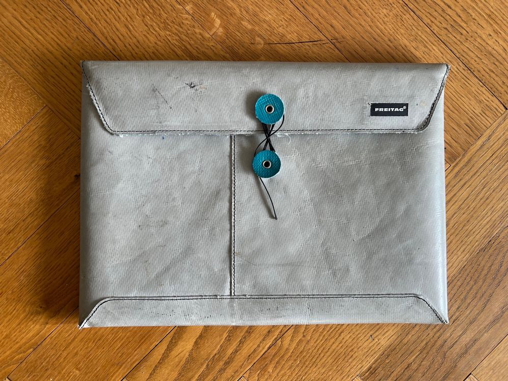 Freitag 13” Laptop Sleeve / Hülle F411 Kaufen auf Ricardo