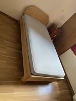 Bett inkl. Matratze und Einlagerahmen (90cmx200)