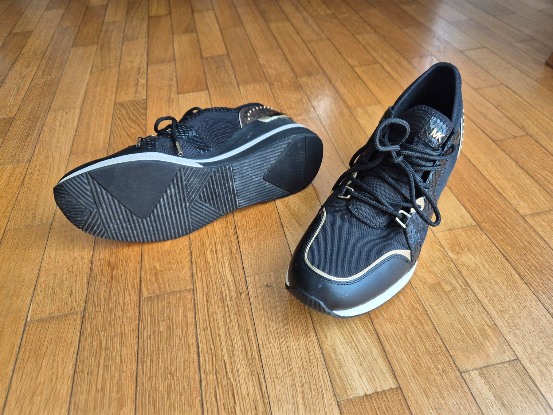 Michael Kors Scarpe da donna: Michael Kors Sneakers Liv Trainer  Schwarz – Usato da Hergiswil NW venduto da Adis_D 1