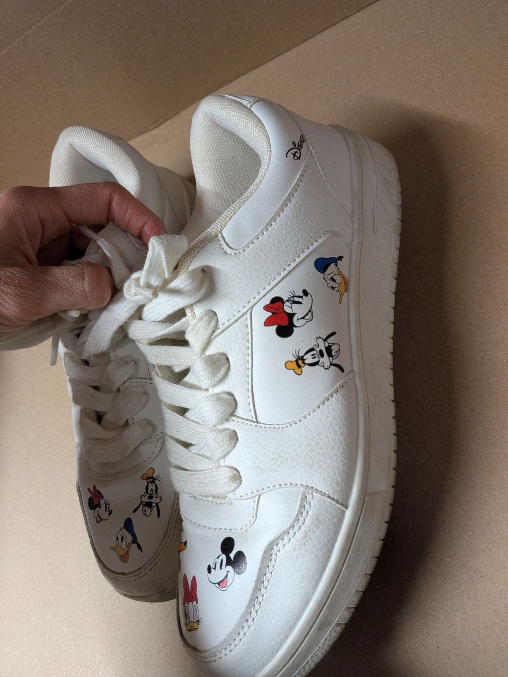 Scarpe da donna: Weisse Disney Sneakers, Grösse 39, – Usato da Pfäffikon SZ venduto da deyjanira 2