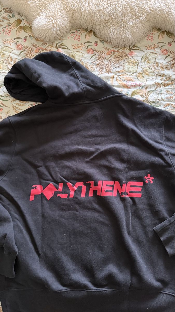 Maglioni & Felpe: Polythene black & red hoodie Size XL  – Usato da Lachen SZ venduto da Valentin-lorenz 2
