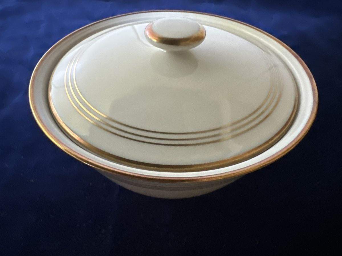 Zuccheriere: Zuckerdose  mit  Deckel. 1951 Langenthal 13cm Durchmesser – Usato da Zürich venduto da Chaeffeler