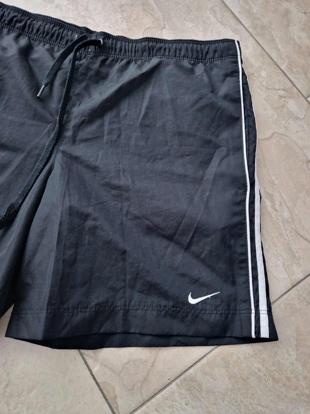 Nike Pantaloni: Schwarze Nike Shorts, Grösse S – Usato da Niederrohrdorf venduto da Miripfiri 1