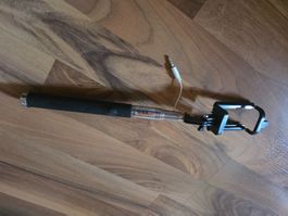 Selfie Stick mit Kabel schwarz ausziehbar guter Zustand