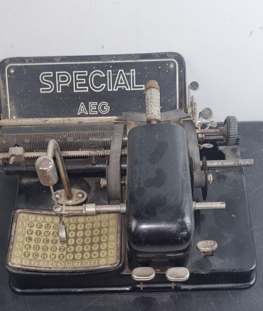 Macchine da scrivere: Schreibmaschine Special AEG – Usato da Flums venduto da Flumsantik 1