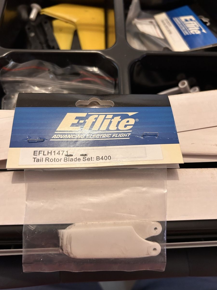 E-Flite RC Modellbau: Pièces détachées pour hélicoptère E-flite Blade 400! – Gebraucht aus Monthey von ase_p2zk 8