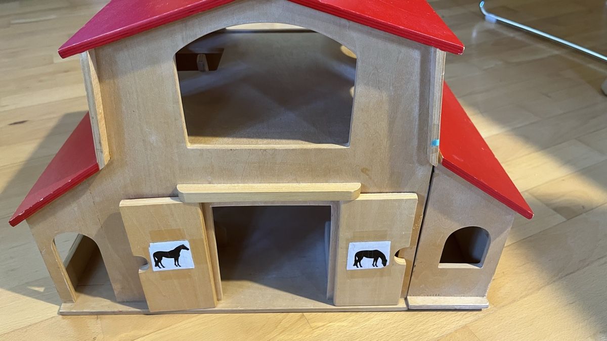Giocattoli: Handmade wooden barn – Usato da Fleurier venduto da Carolina_11 4
