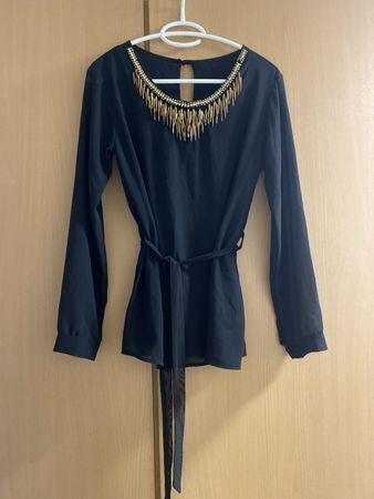 Bluse schwarz mit Schmucksteinen Grösse M