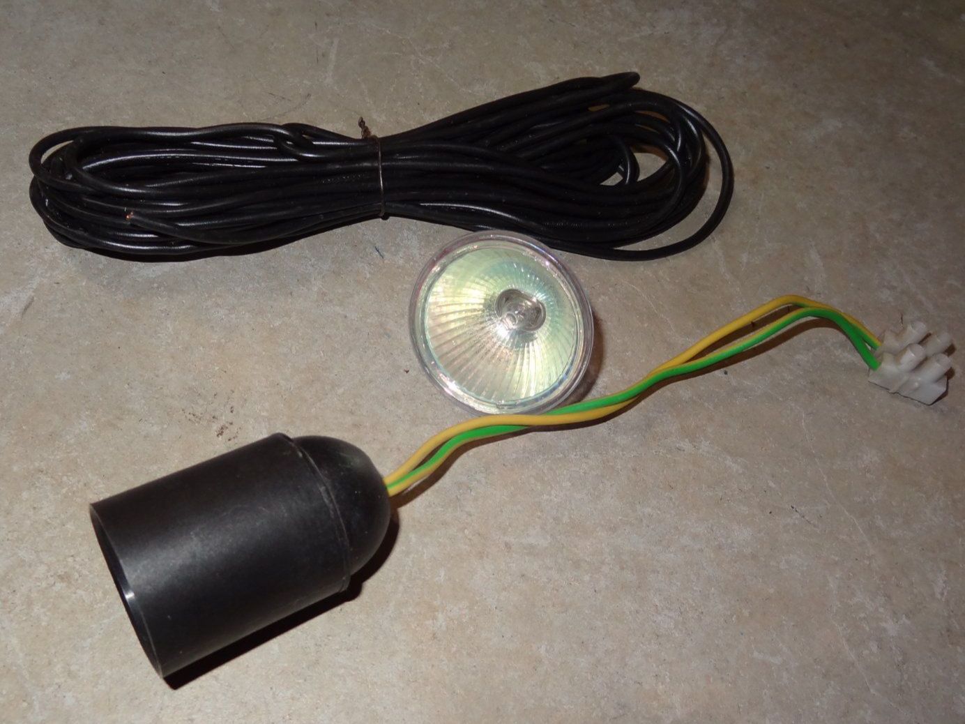 Lampade: Lampe halogène OSRAM avec douille et câble, bon état – Usato da Satigny venduto da salvatore73