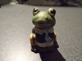 Frosch sitzend mit Kravatte