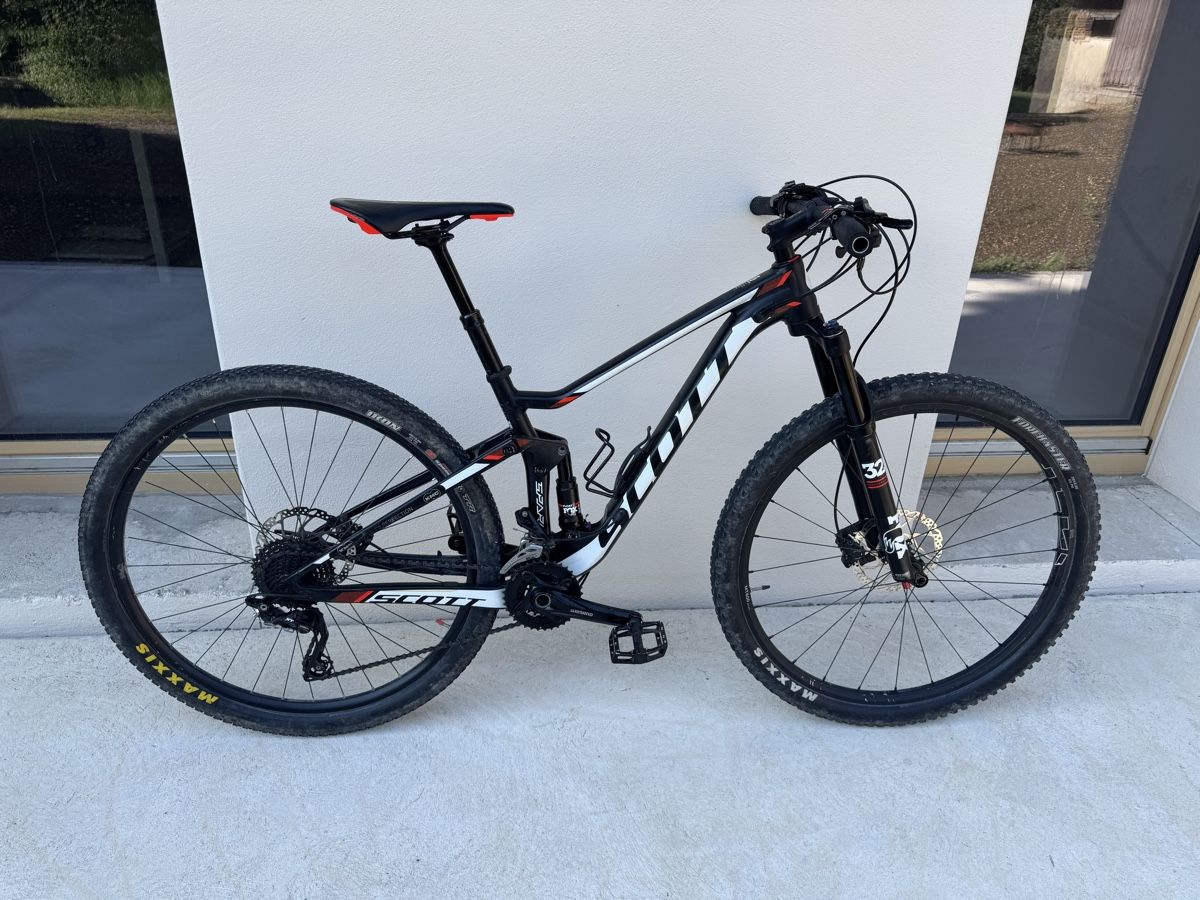 Scott Velos: VTT Scott Spark 910 roues 29" carbone fully – Gebraucht aus Sonvilier von Swiss2615