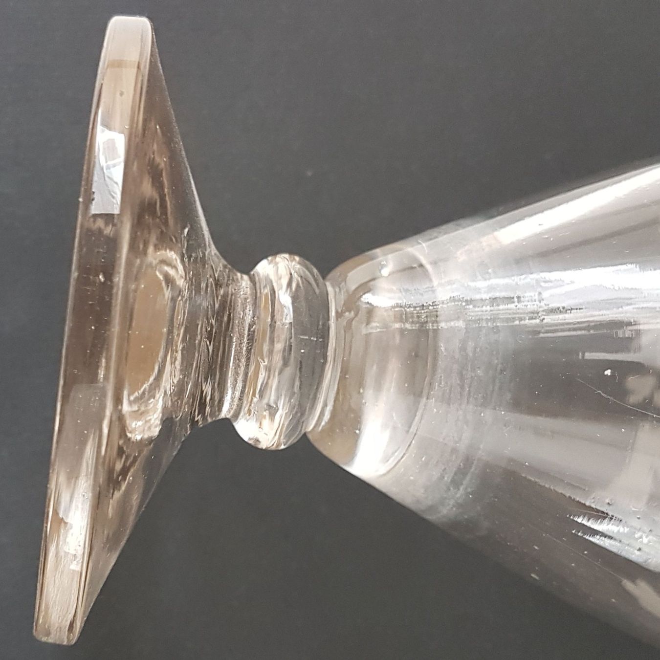 Carafes: Antike Karaffe graviert Glas – D'occasion à Kaltbrunn par Condor2 5