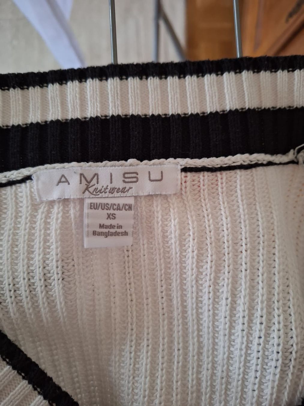 Maglioni & Felpe: Amisu Strickpullover XS, weiss mit schwarzen Streifen. – Nuovo (secondo la descrizione) da Münchenstein venduto da soistes 2
