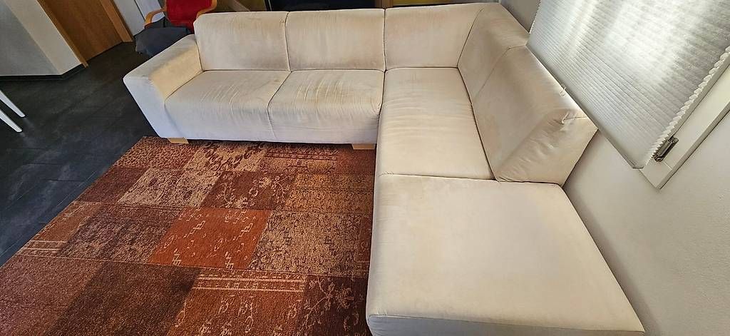 Divani: Sofa, Microfaser creme – Usato da Ibach venduto da Mapallo 1