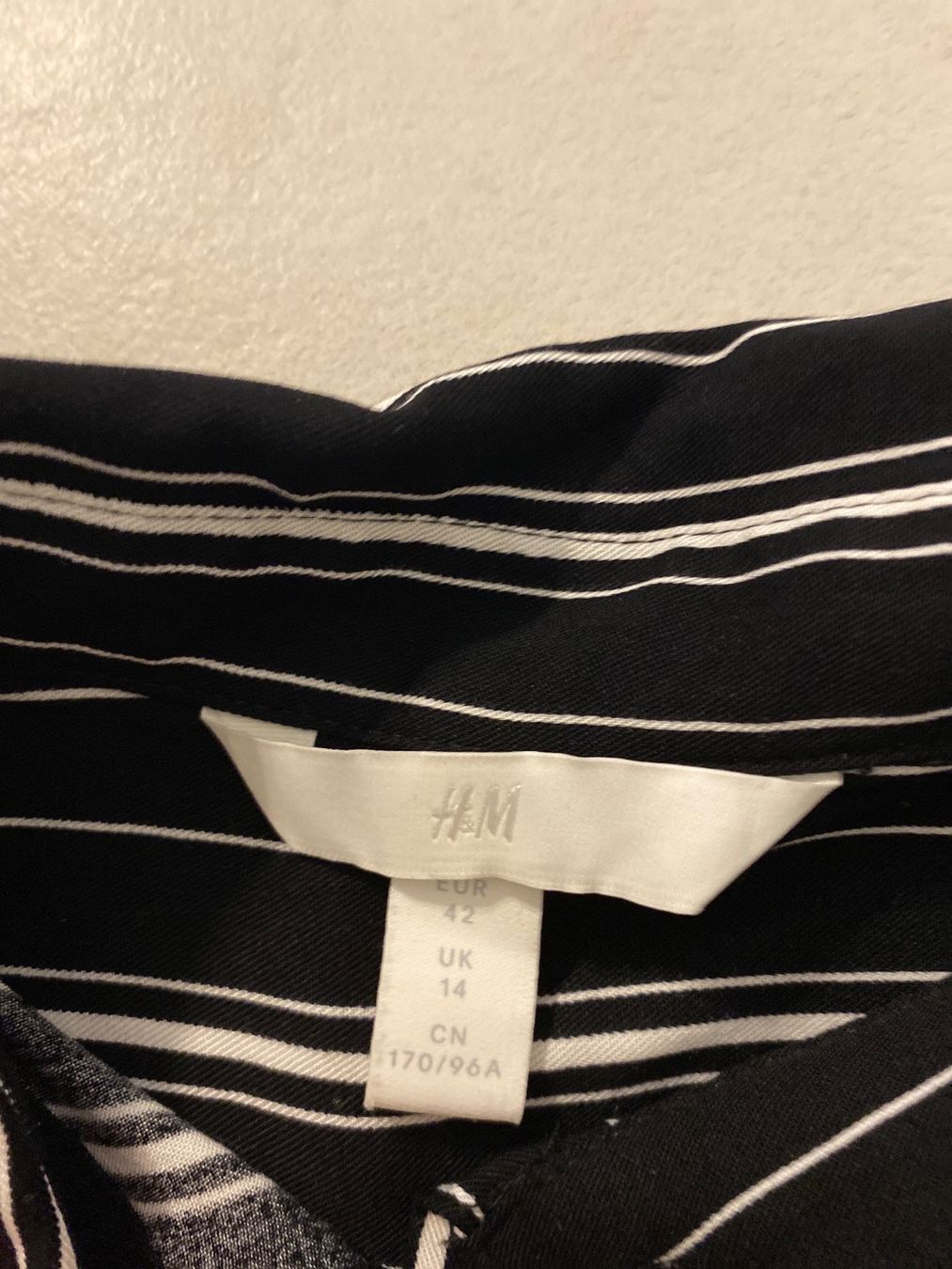 H&M Camicette: Damen Bluse / Hemd schwarz / weiss – Usato da Zug venduto da Hehe 1