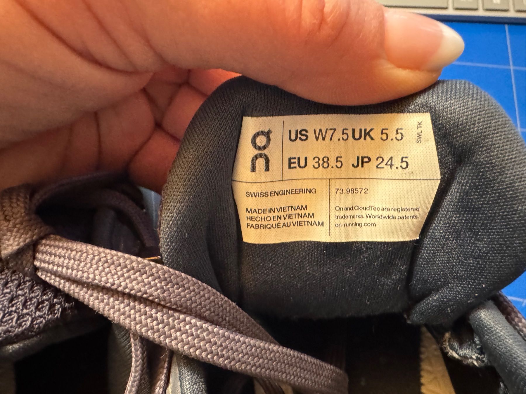 On Scarpe da donna: On Cloud Treckig-Schuhe / Wanderschuh Grösse 38.5 – Nuovo (secondo la descrizione) da Zäziwil venduto da blackpearl 6
