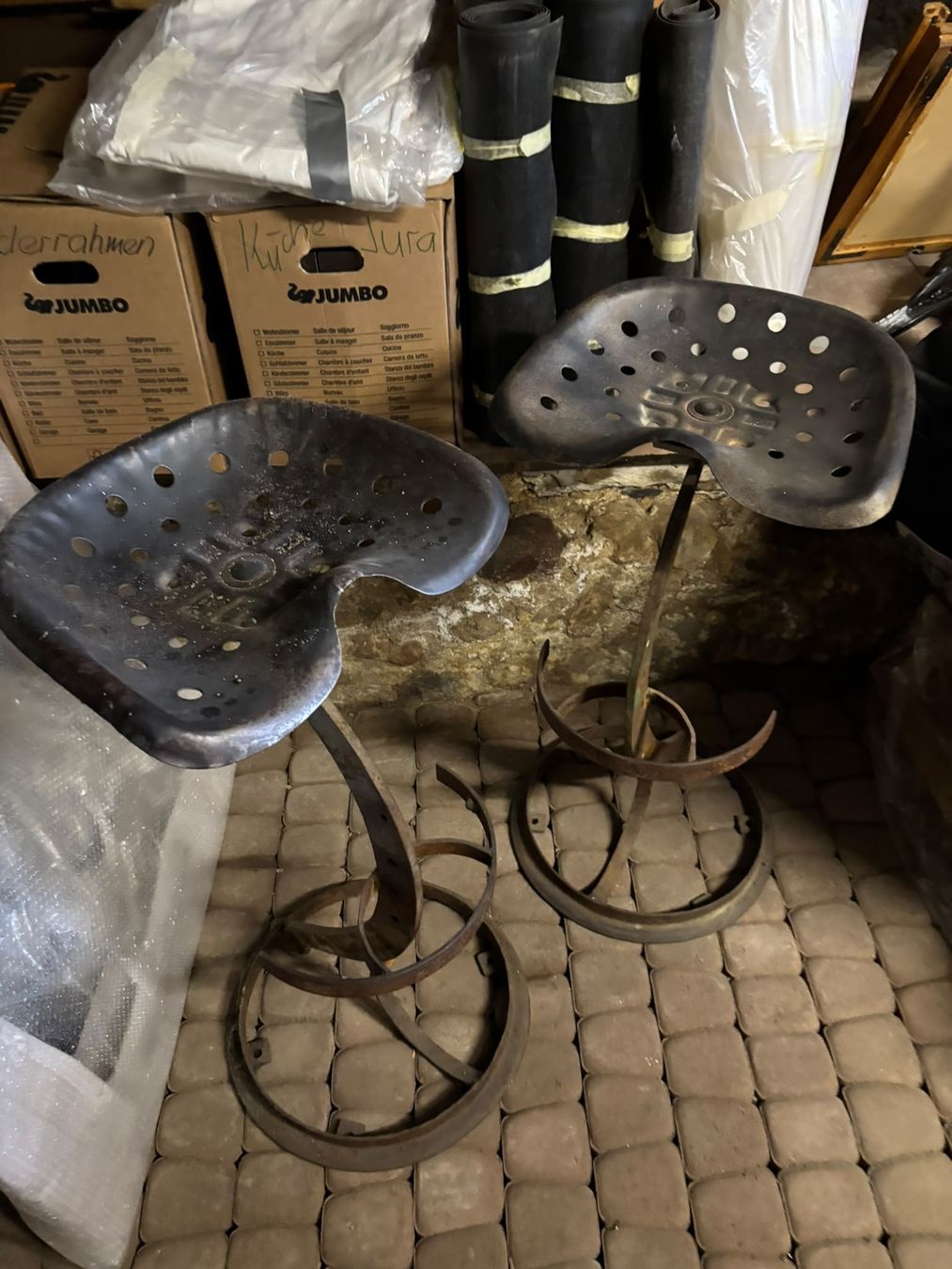 Stühle: Metallene Traktorstühle – Gebraucht aus Zürich von FlorinGasser 2