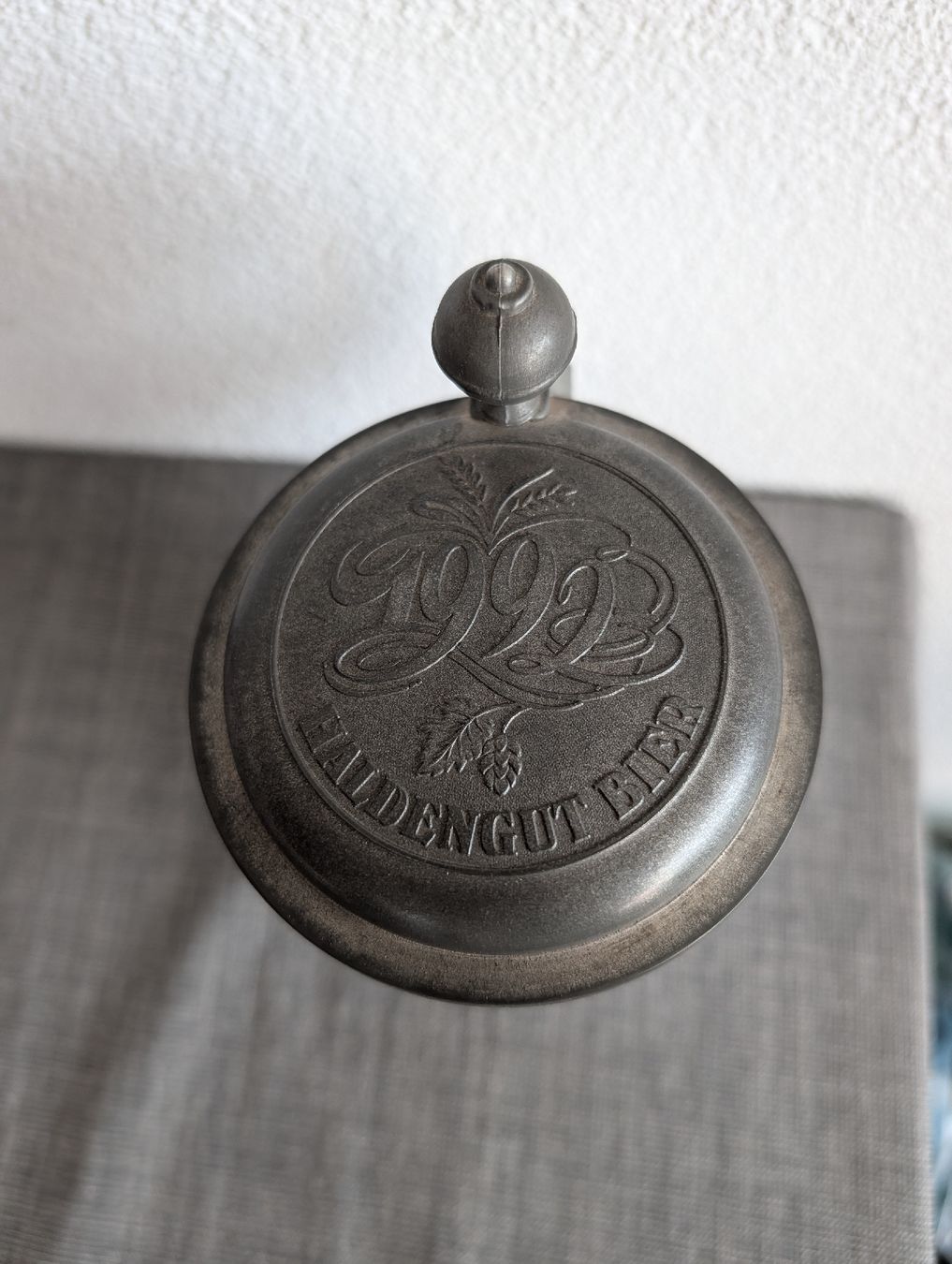 Haldengut Gläser: Bierkrug Haldengut 1992 mit Zinndeckel – Gebraucht aus Bern von ari_66yc 2