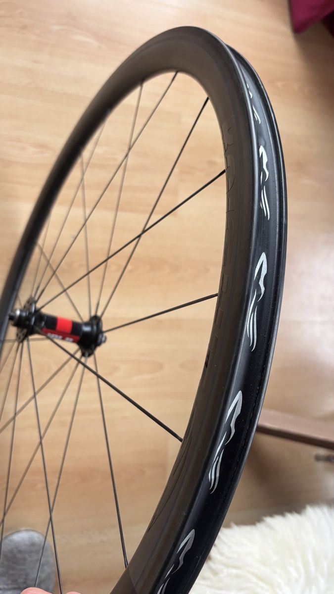 Pneus & Kompletträder: Knight Composit Carbon front wheel - 700c rim brake – Gebraucht aus Gryon von zwi_2thk 4