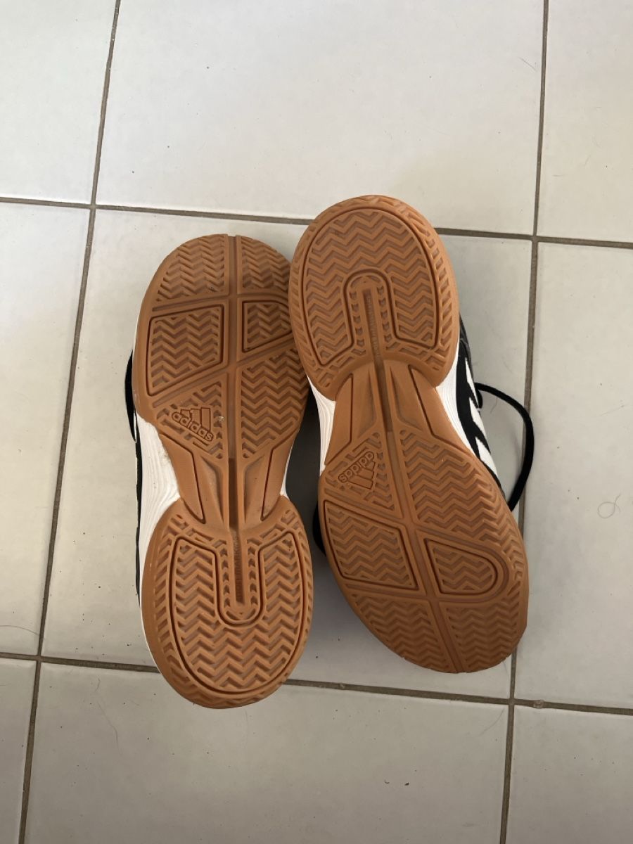 Adidas Scarpe da uomo: Adidas Hallenschuhe Grösse 40 – Usato da Zürich venduto da 12Baum12 2