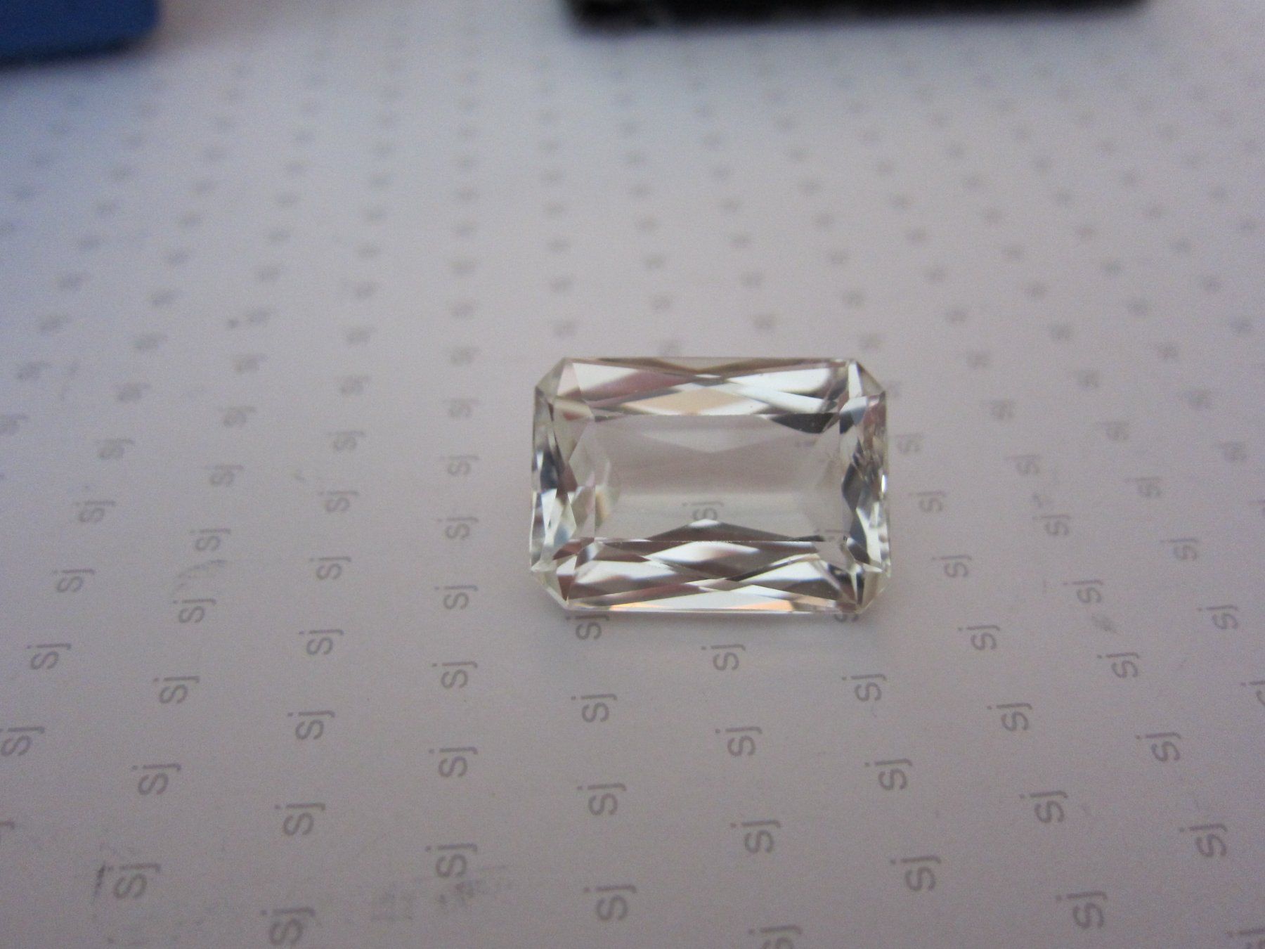 Pietre preziose: Beryll 34.62 ct  - Sale – Nuovo e nell'imballaggio originale da Zürich venduto da Coloursofceylon