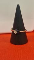 Goldener Ring mit blauen Steinen, neuwertig, Grösse 56