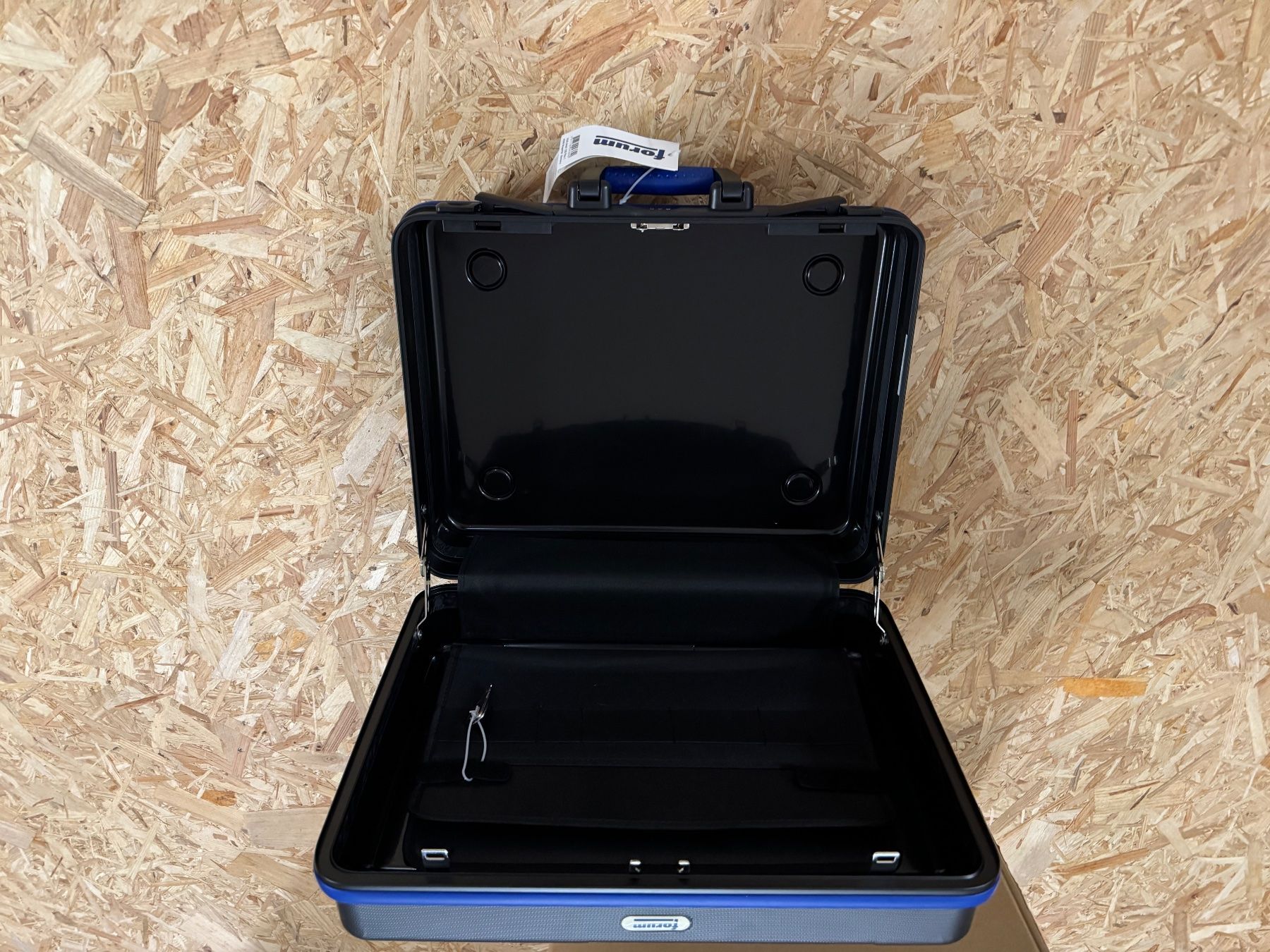 Tutti gli attrezzi: Valise Forum - Neuve - Jamais utilisée - Coffret outillage – Nuovo e nell'imballaggio originale da Cheyres venduto da Floflo1468 1