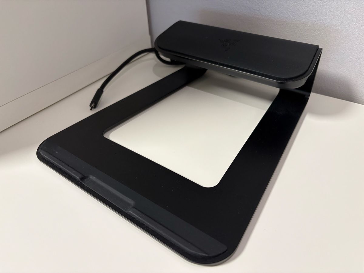 Razer Racks & Cavalletti: Razer Laptop Stand Chroma V2 – Usato da Genève venduto da auto_miniatures