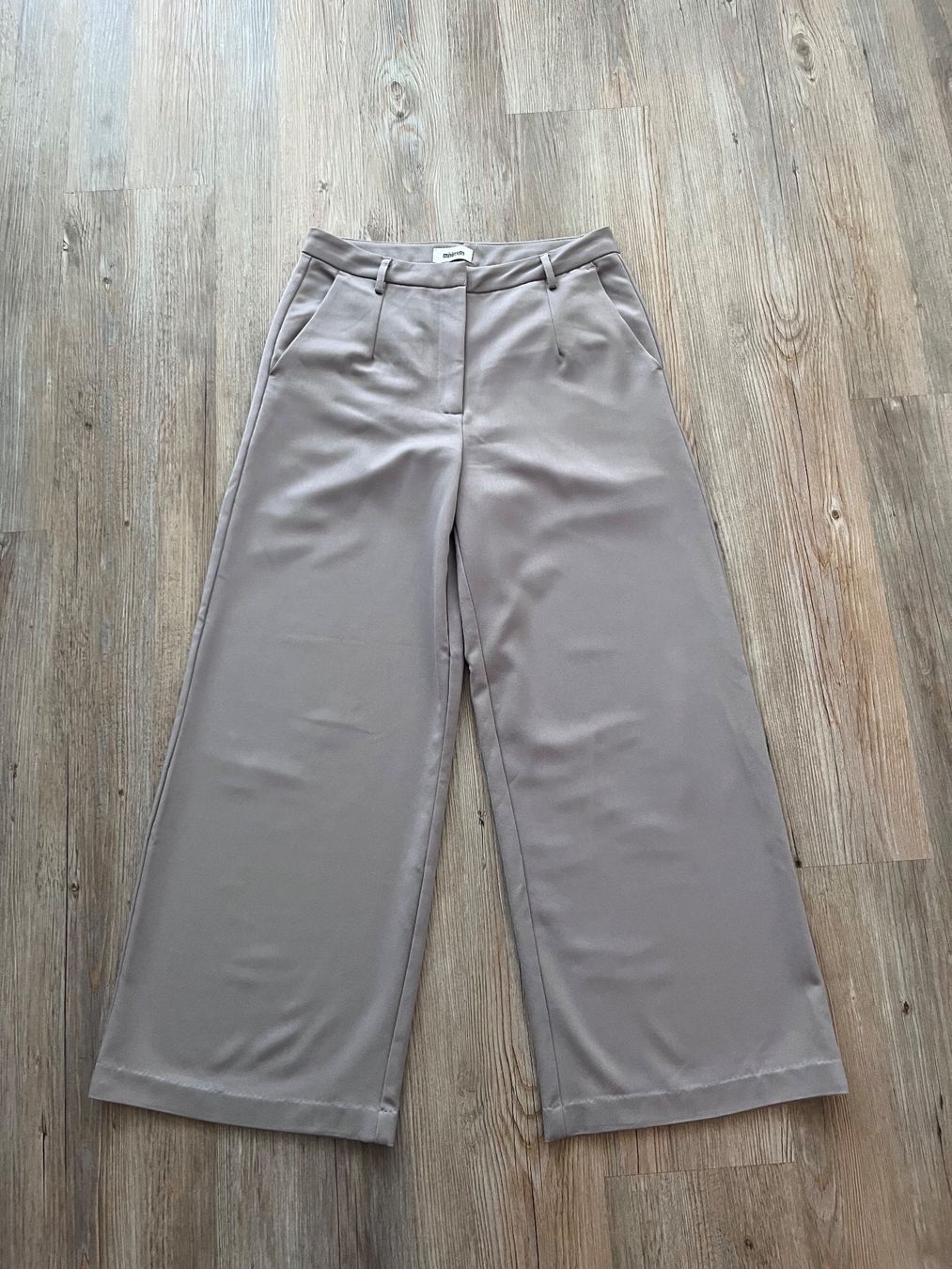 Pantaloni: MINIMUM Stoffhose Lessa 2.0 Gull Hellgrau Loose Fit Gr. M, – Usato da Belp venduto da Solyluna