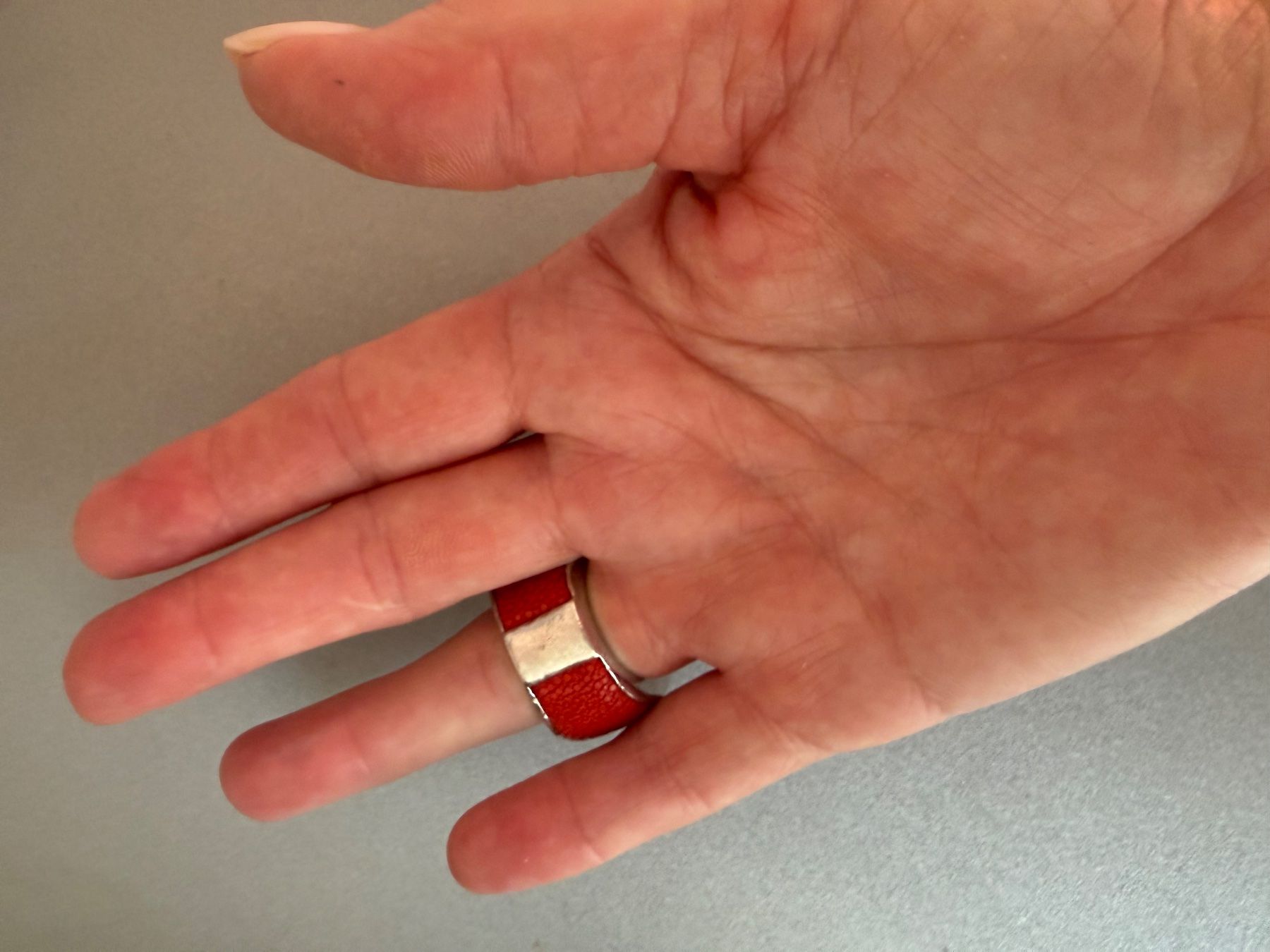 Anelli: Stingray Leder Ring, Gr. 17 / 55 mit Silber in rot – Usato da Zollikon venduto da dorean 8