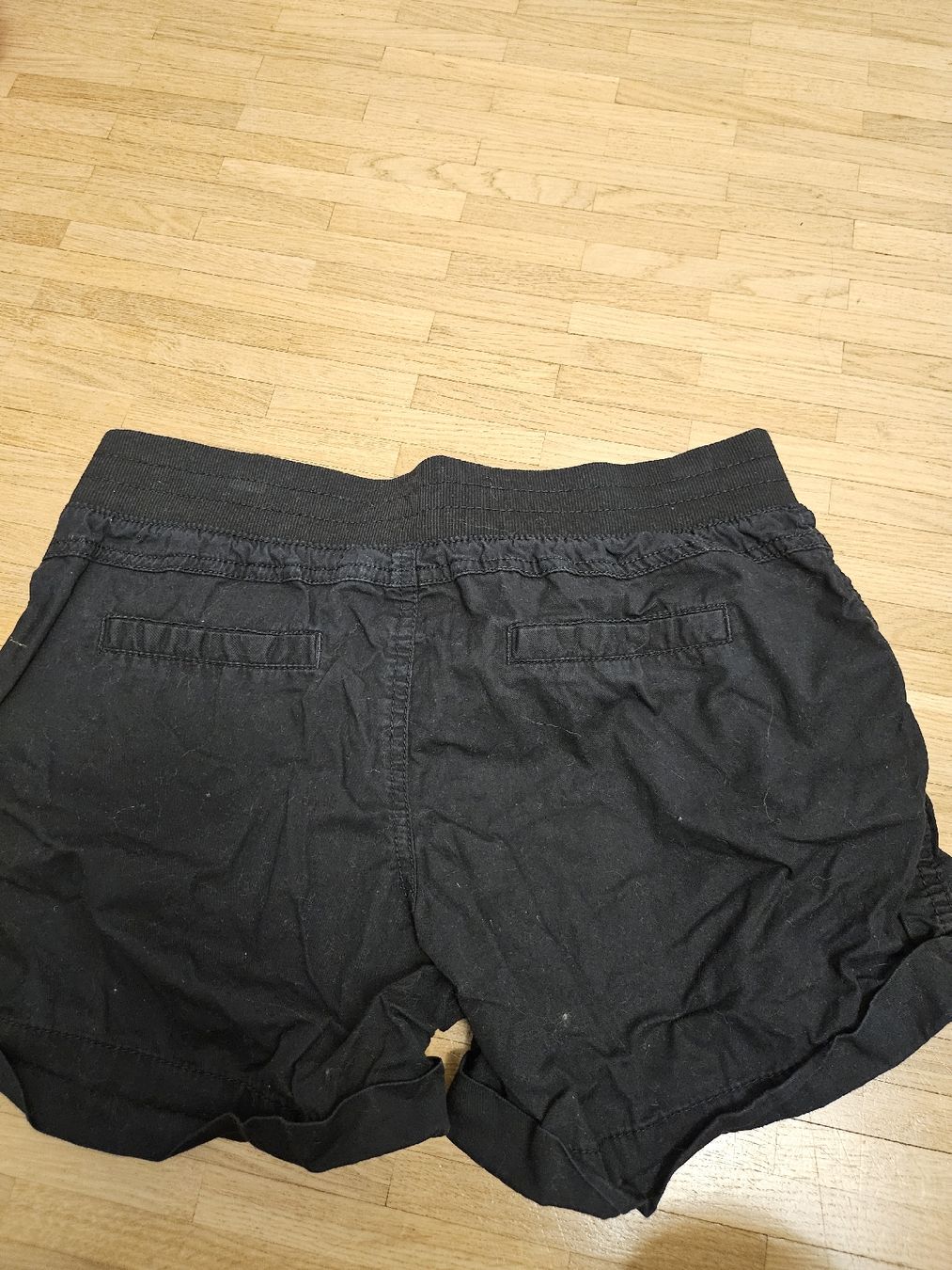 C&A Pantaloni: petit short noir – Nuovo (secondo la descrizione) da La Tour-de-Peilz venduto da mar_2r26 1